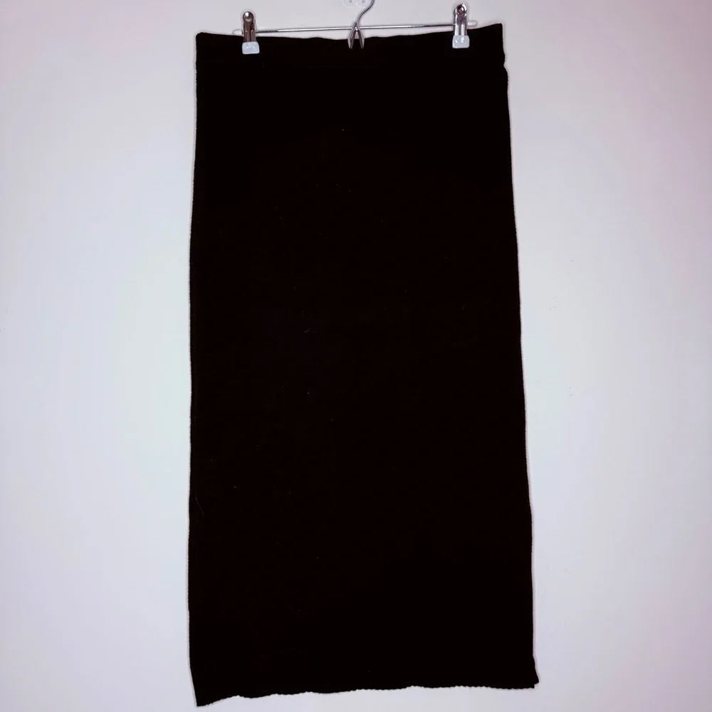 T TAHARI Cozy Classic Stretch Ribbed Hem Black Fall Sweater Side Slit Midi Skirt